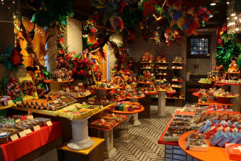 vitrine-LA FARLEDE-min_candy_store_chocolate_shop_chocolate_switzerland-393515