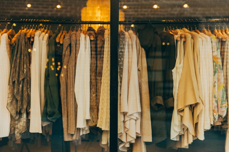 vitrine-LA FARLEDE-min_clothe_fashion_store_shop_window_store_front-21277
