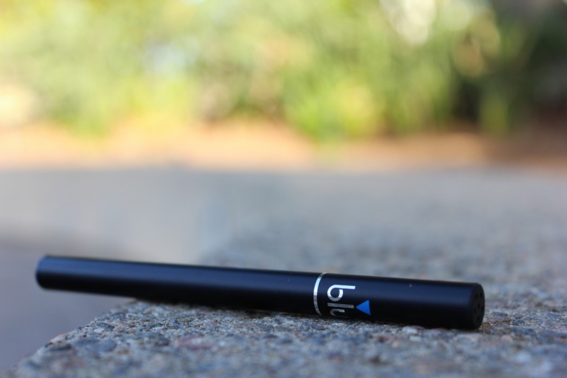vitrine-LA FARLEDE-min_e_cigarette_vaping_blu_cigs_blu_electronic_cigarette_tobacco_cigarette_smoke-637061